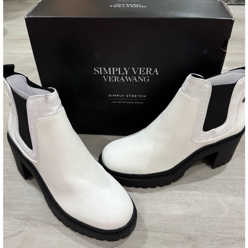 NWT! Simply Vera Wang White & Black Heeled Slip On Boot - 6.5
